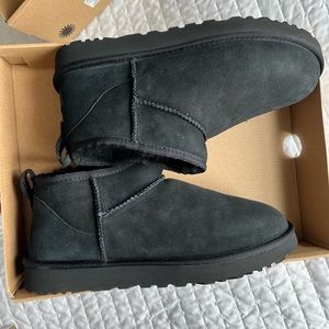 NWT Black Uggs Classic Ultra Mini size 11 Women’s